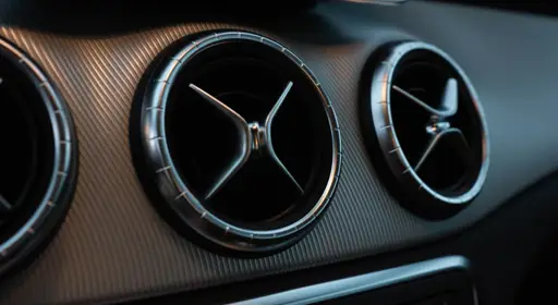 Klimaanlage stinkt Die Klimaanalage stinkt? Diese Ursachen kann das haben.