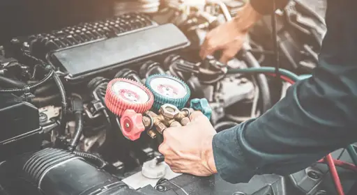 Klimaanlage selbst befüllen Die Klimaanlage am Auto kann man mit dem nötigen Vorwissen auch selbst befüllen