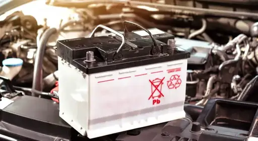 Autobatterie-typen Eine Übersicht der Typen von Autobatterien