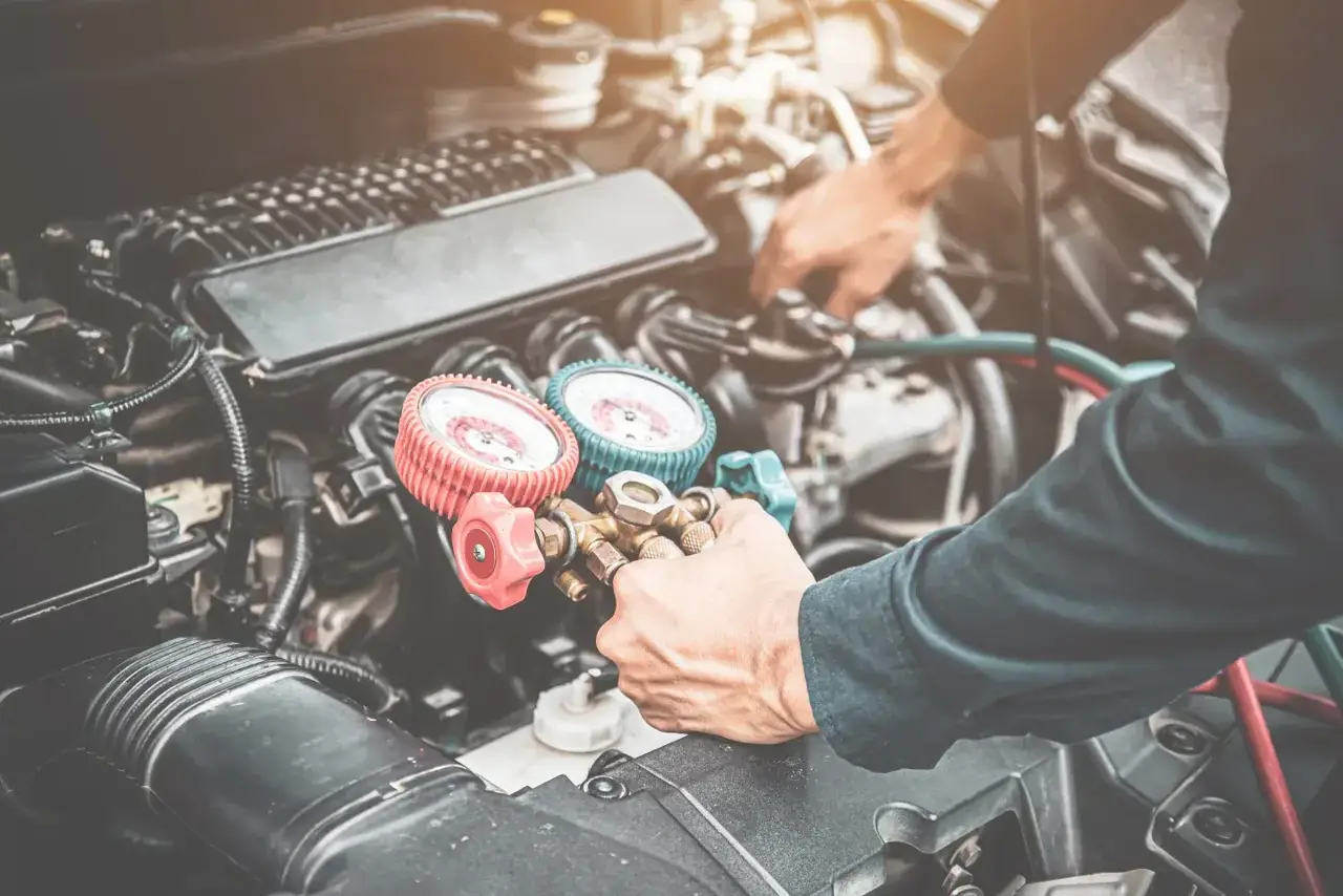 Kosten Batteriewechsel: Autobatterie in der Werkstatt einbauen lassen