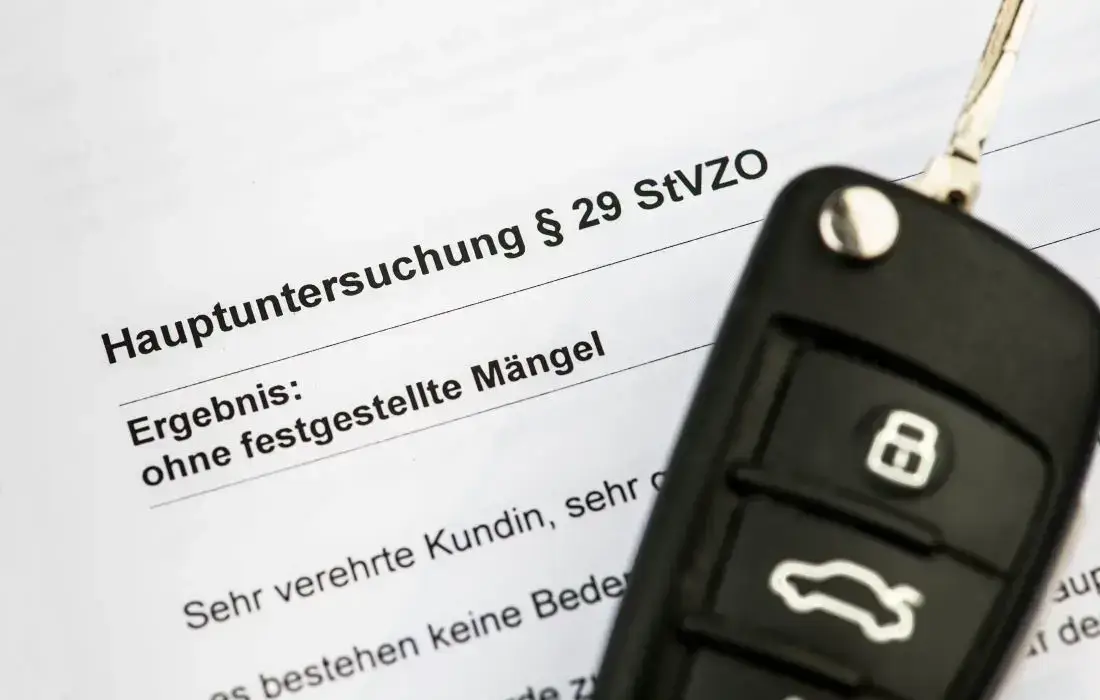 Die Grafik zeigt den Prüfbericht einer bestandenen HU-Untersuchung (Hauptuntersuchung) beim Auto ohne Mängel.