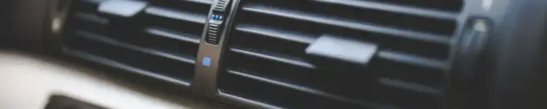 Kann man eine Klimaanlage im Auto nachrüsten? Eine Klimaanlage, die im Auto nachgerüstet wurde.