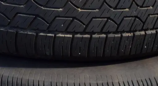 Wie Du den Reifenverschleiß erkennst und möglichst gering hältst. Das Profil eines Reifens symbolisiert den Reifenverschleiß.