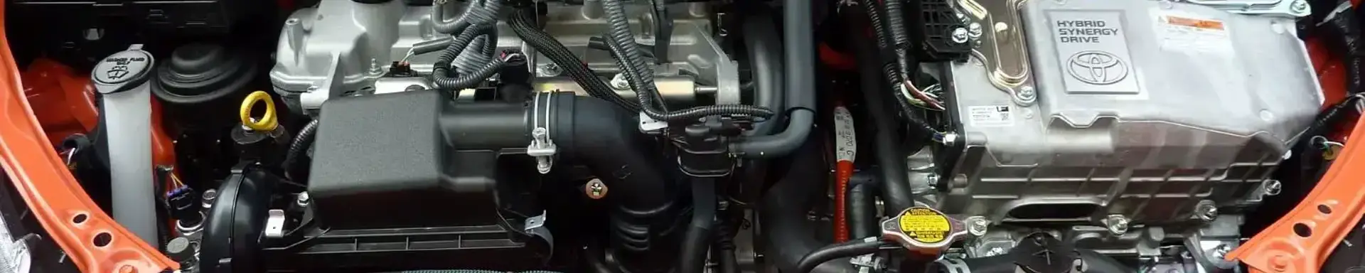 Wie lange hält eine neue Autobatterie im Durchschnitt? Die Grafik zeigt ein Fahrzeug mit einer Autobatterie und wie sie durch Pflege lange hält.