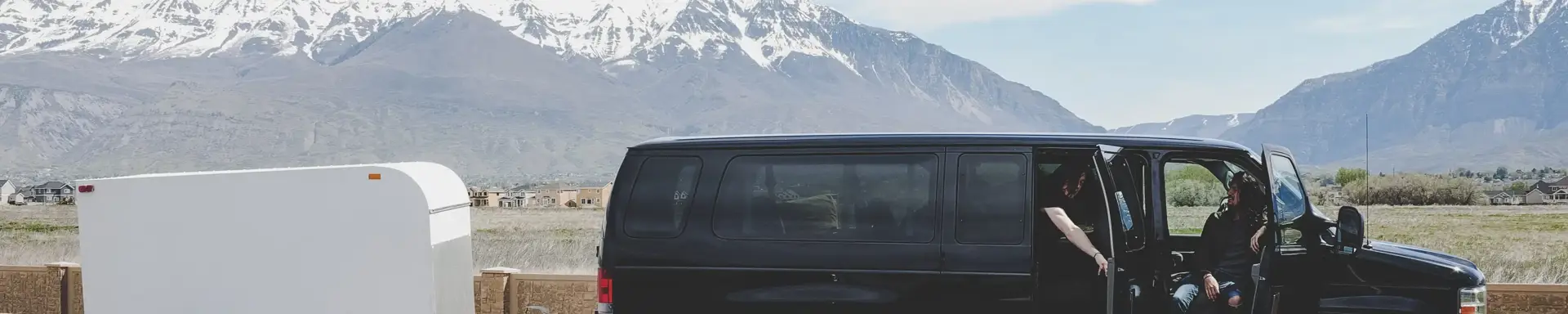 winterreifenpflicht-anhaenger.webp Ein Anhänger sollte auch ohne Pflicht Winterreifen aufziehen sobald es Winter wird.