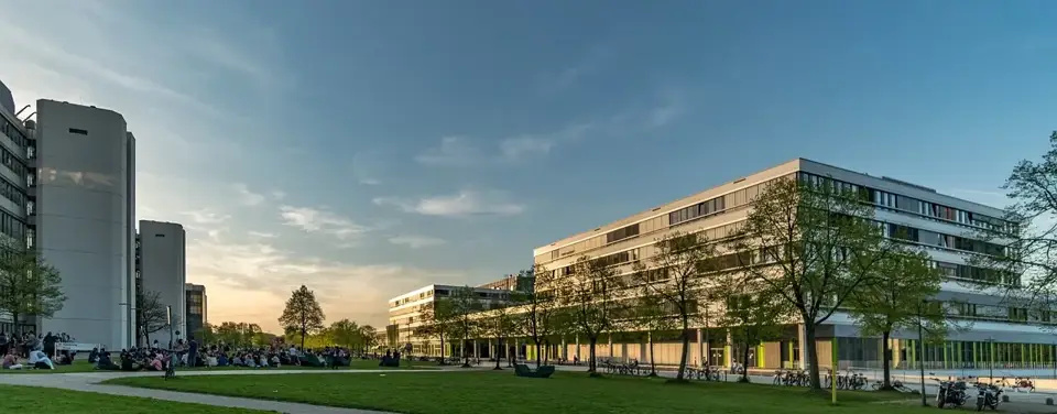 Bielefeld hat jede Menge Autos auf den Straßen, die eine Werkstatt in Bielefeld suchen. 
